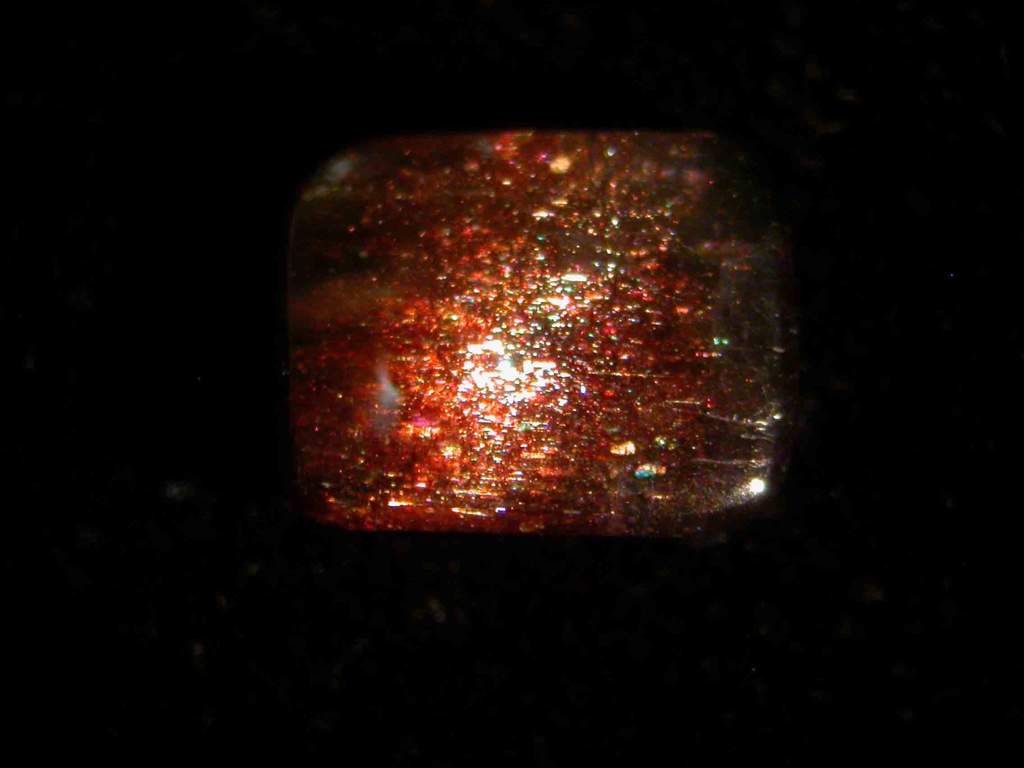 Иолит с гематитом или лепидокрокитом